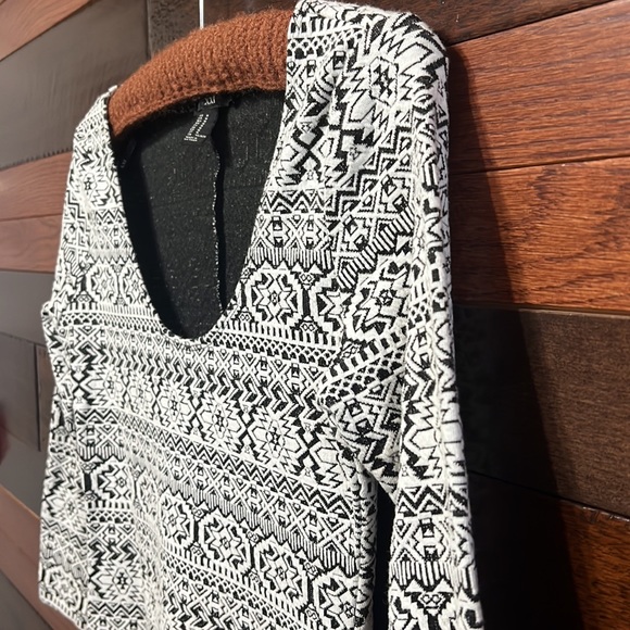 XXI Stretchy Scoop Neck 3/4 Sleeve Black and White Midi Dress - Picture 2 of 5